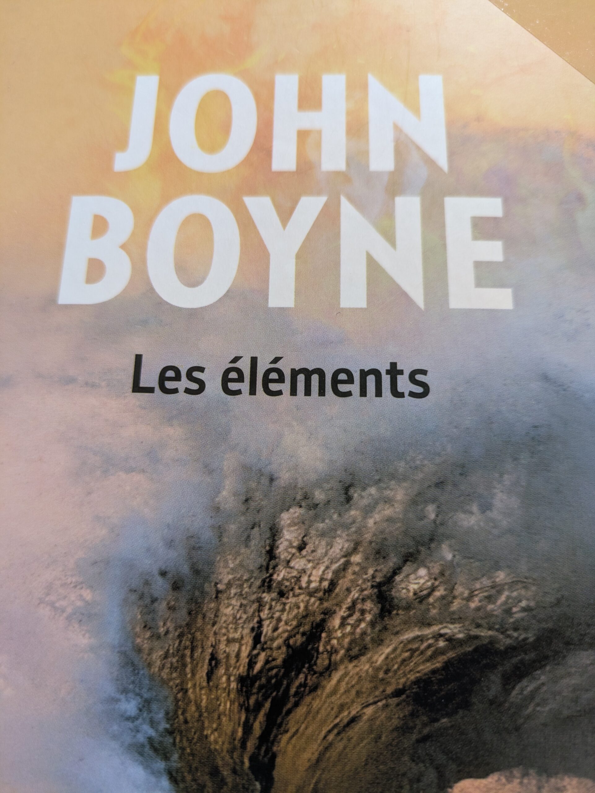 éléments John Boyne, noir tissage destin
